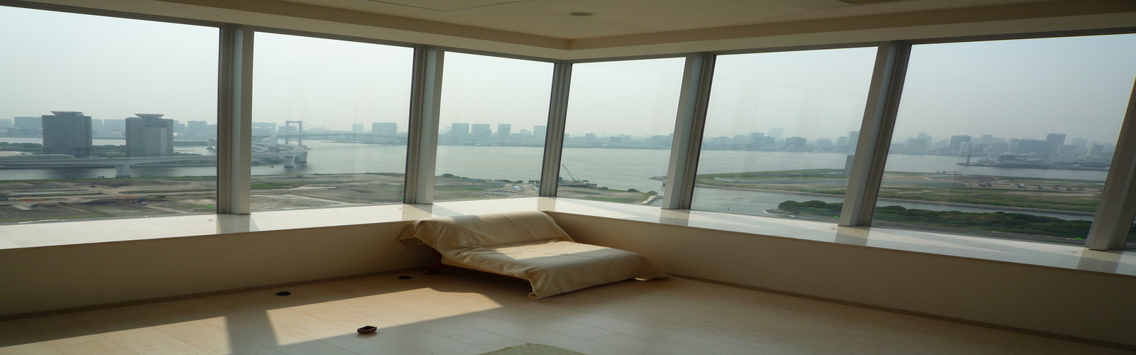 大きな窓のあるお部屋への施工